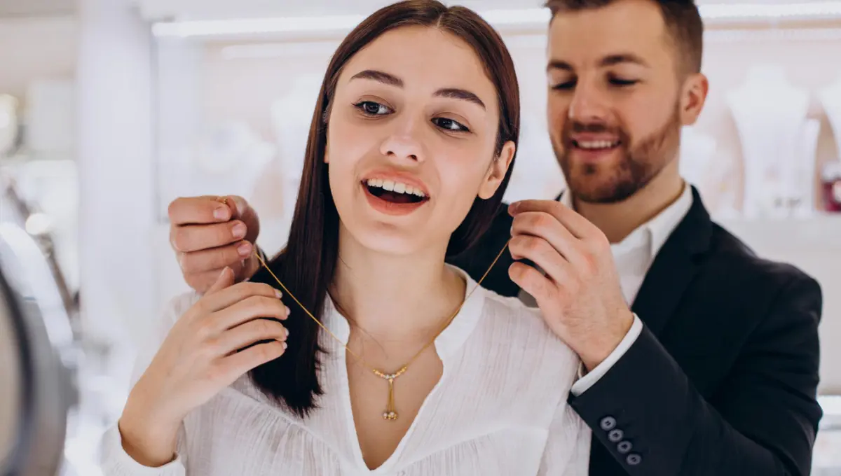 Dobór biżuterii do dekoltu – praktyczne wskazówki