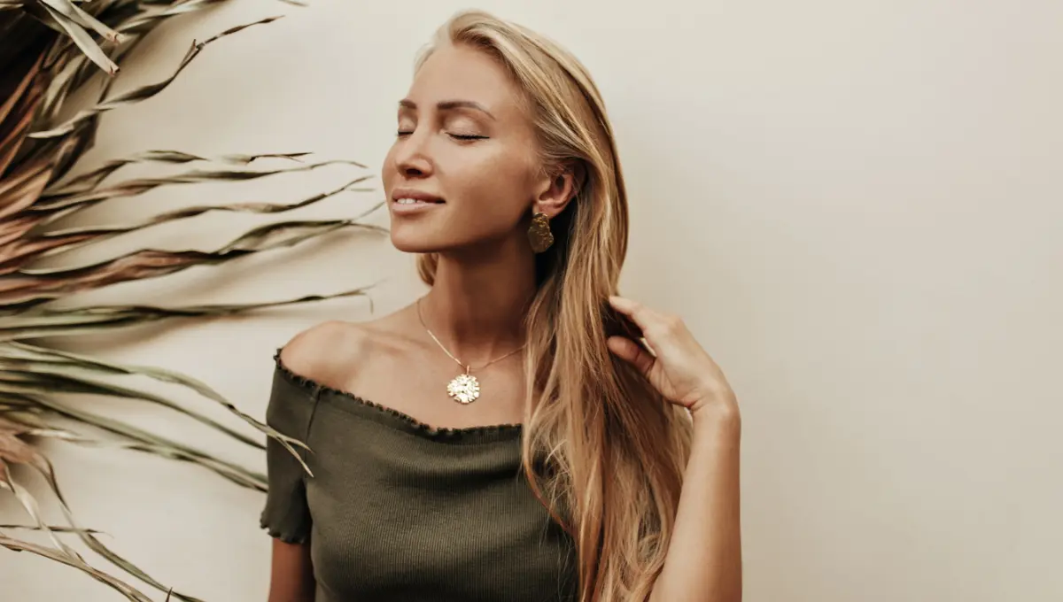 Biżuteria minimalistyczna i wyrazista – porównanie stylów